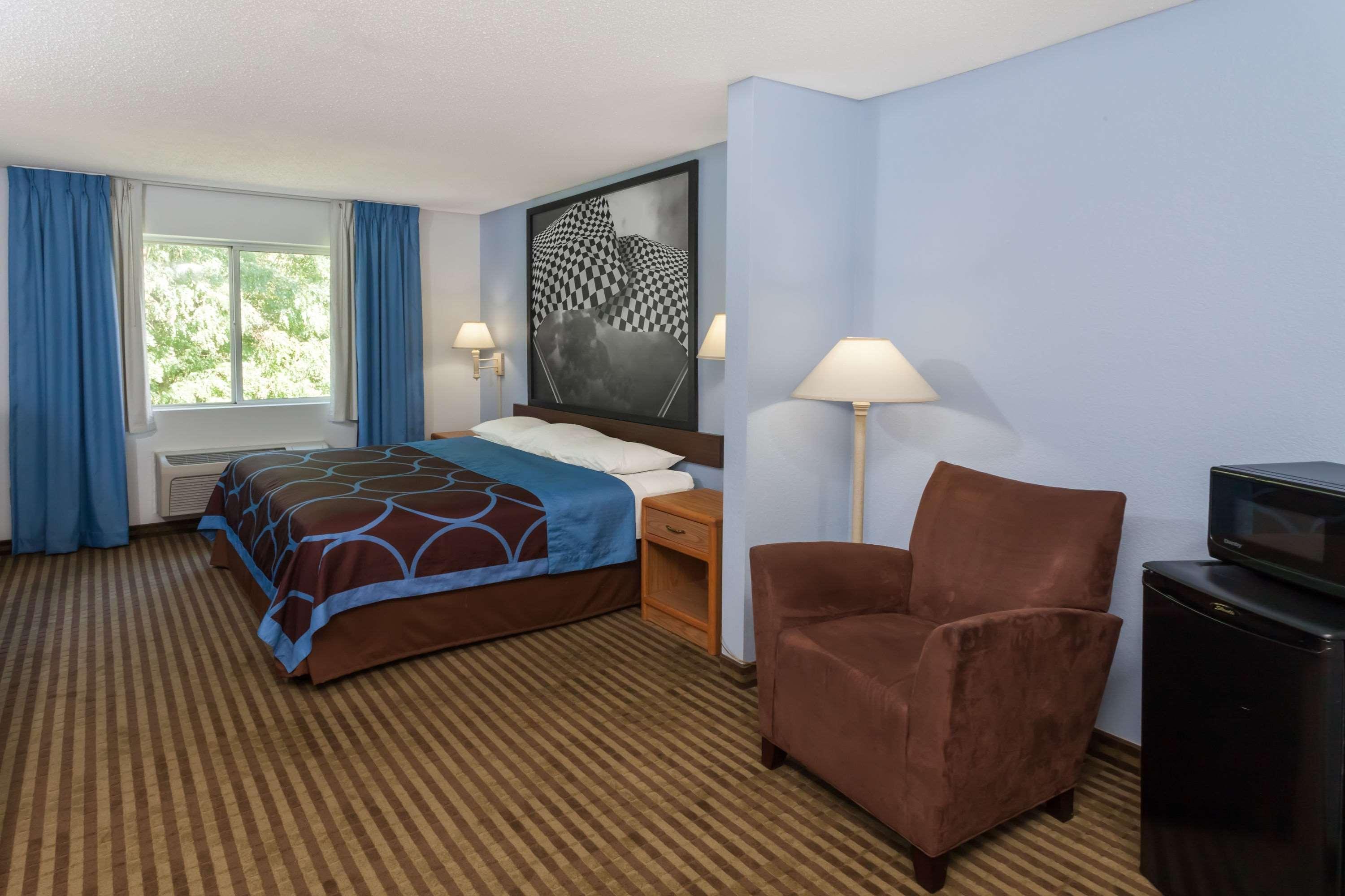Super 8 By Wyndham Huntington Exterior foto